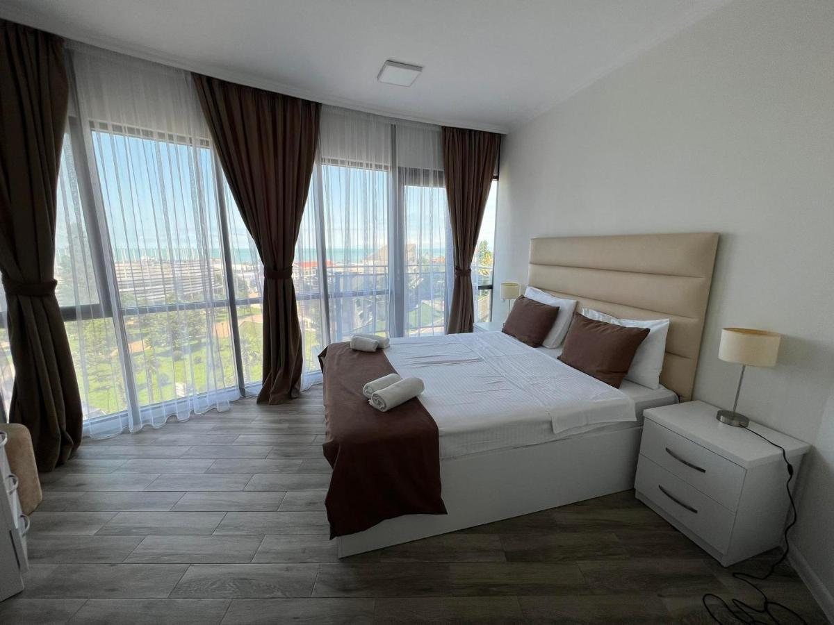 Holiday Lux Sea Towers Batumi Exterior foto