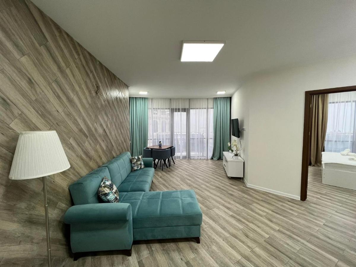 Holiday Lux Sea Towers Batumi Exterior foto