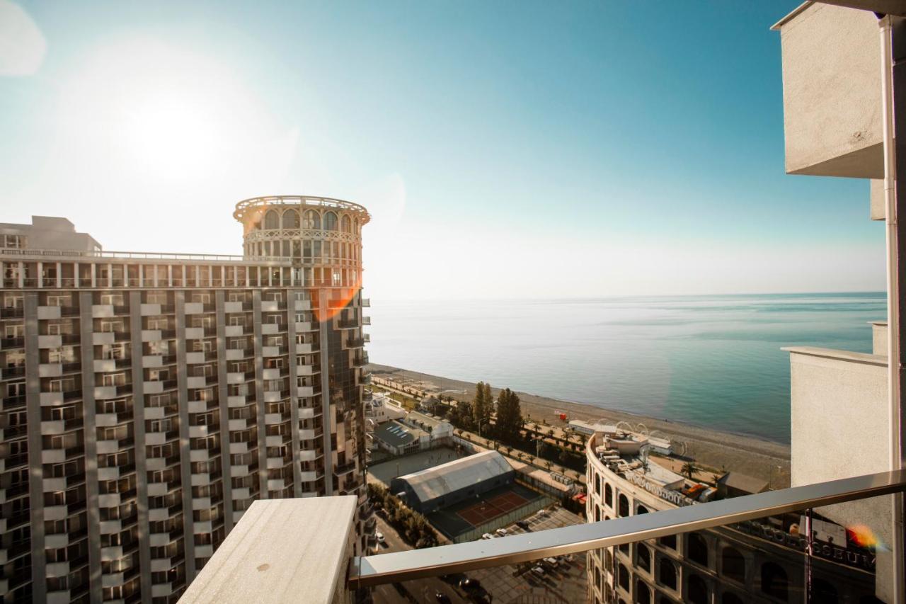 Holiday Lux Sea Towers Batumi Exterior foto