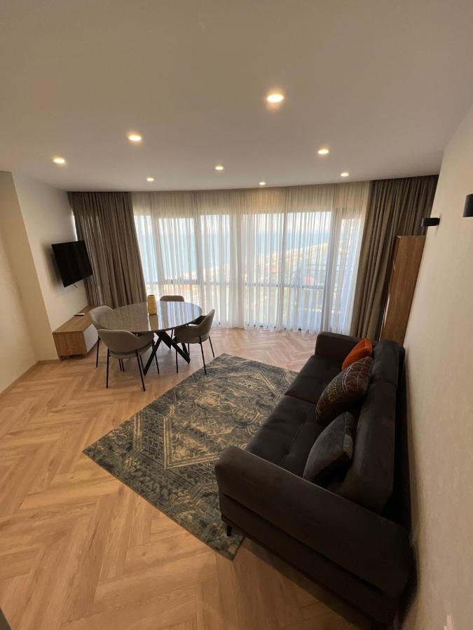 Holiday Lux Sea Towers Batumi Exterior foto